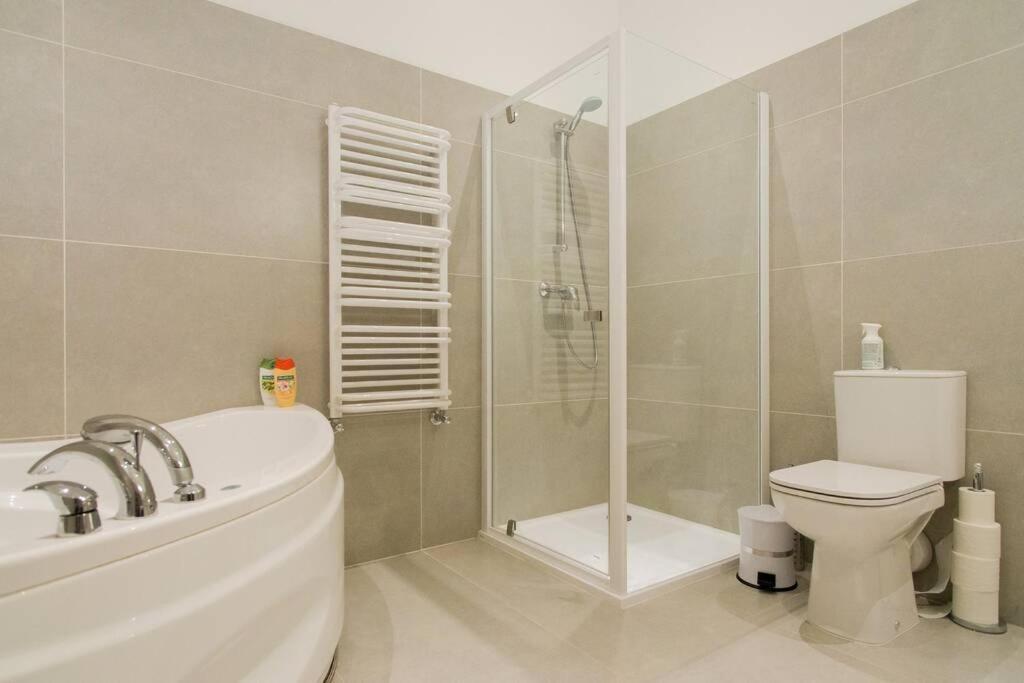 Modern & Spacious 80M2 Apartment In Riga Old Town المظهر الخارجي الصورة
